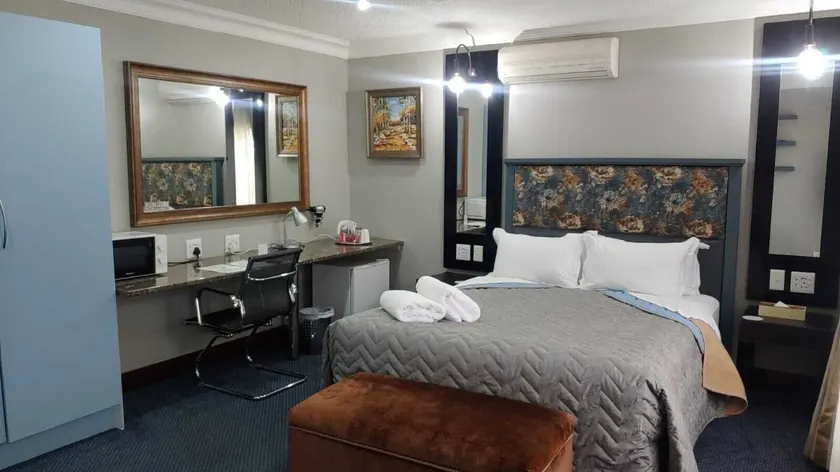 Constantia Manor Guest House - Image 1