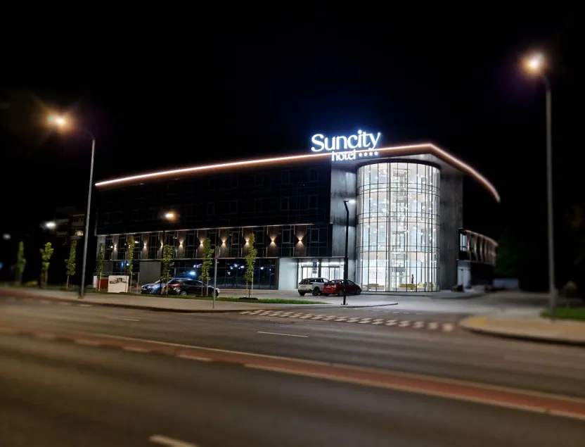 Suncity Hotel & SPA - Image 1