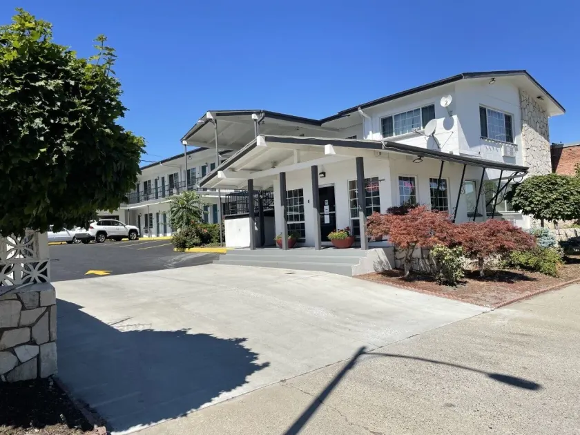 Downtown Inn - Image 1