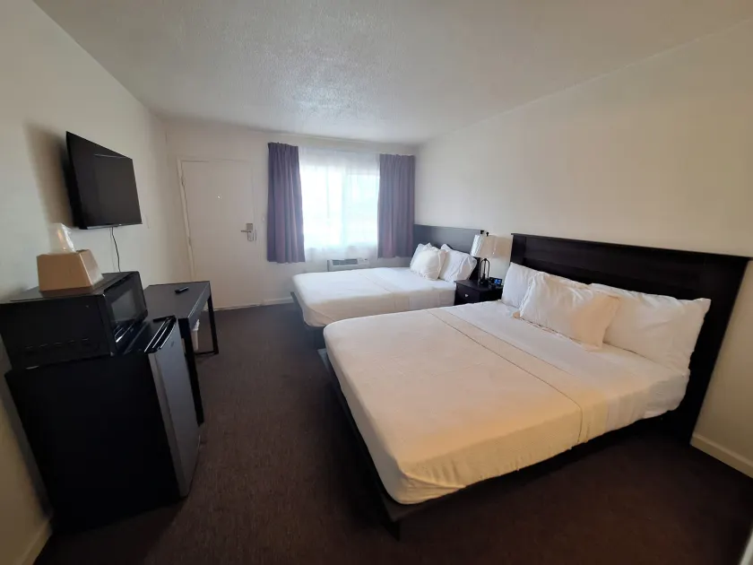 Leisure Lodge Motel - Image 1