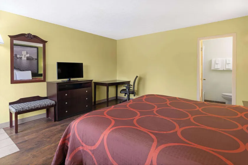 Super 8 by Wyndham Youngstown Girard - Image 1
