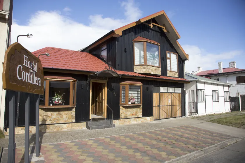 Hostal Cordillera - Image 1