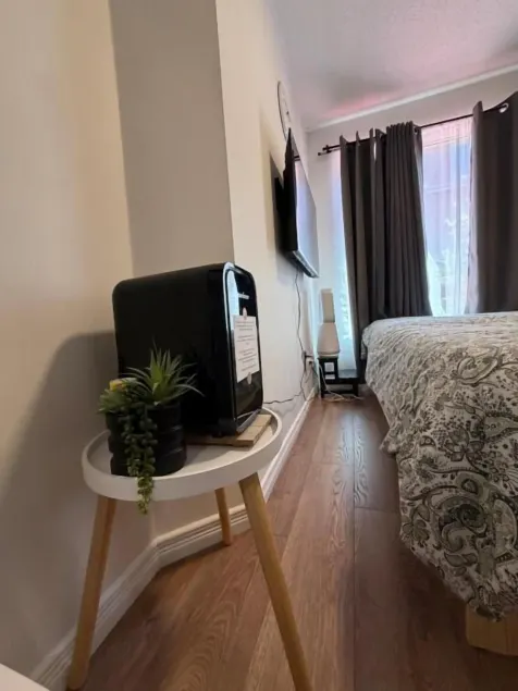 DT Townhome 1BR steps to transit - Room