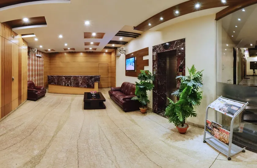 Hotel Shanti Palace - Image 1