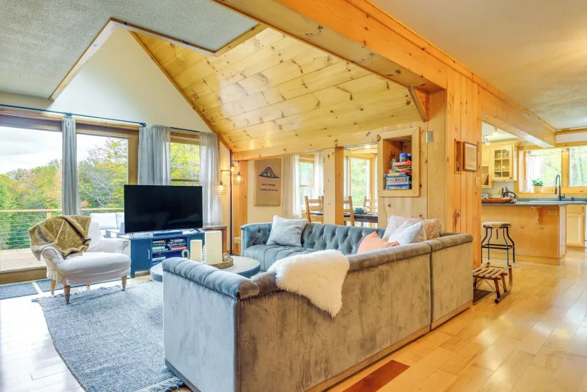 Storybook Stratton House: 3 Mi to Mount Snow! - Image 1