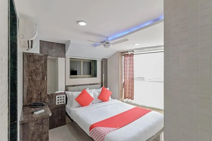 Hotel Paris Residency - Image 1