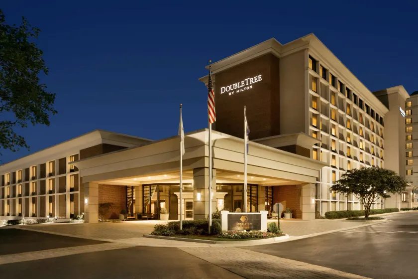 Doubletree by Hilton McLean Tysons - Image 1