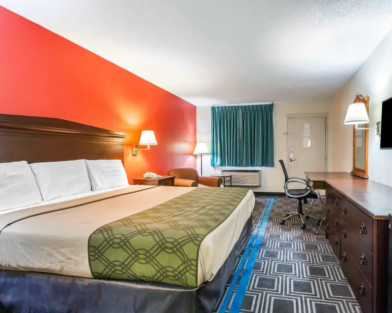 Econo Lodge Lanett - Image 1