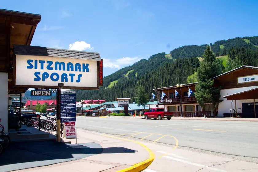 Sitzmark Sports Lodge - Image 1