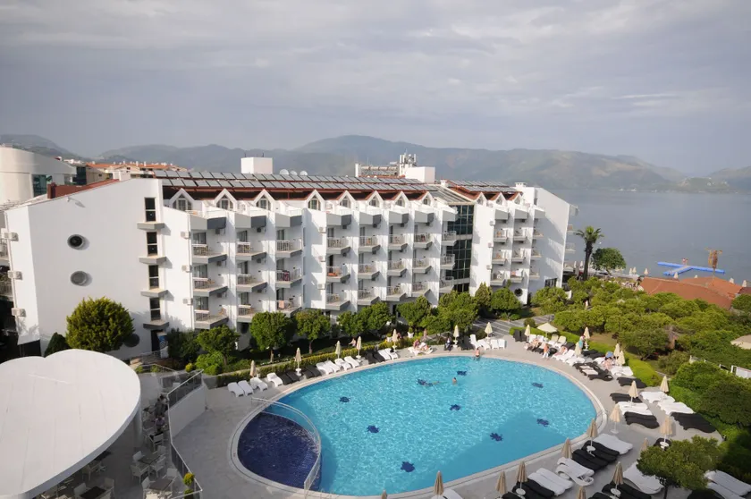Luna Beach Hotel & Spa - Image 1