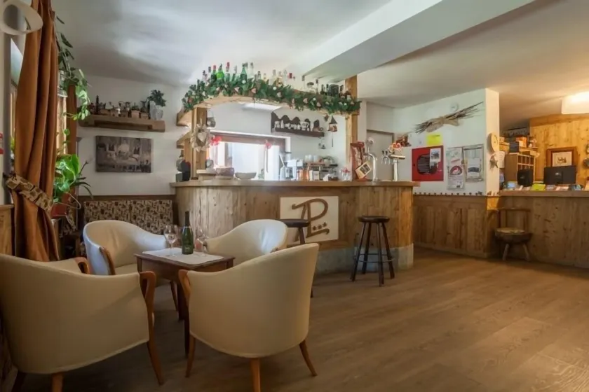 Albergo Punta Zerbion - Sitzecke in der Lobby