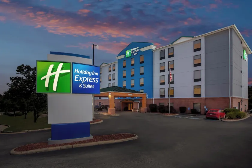 Holiday Inn Express Hotel & Suites Charleston-Southridge by IHG - Image 1