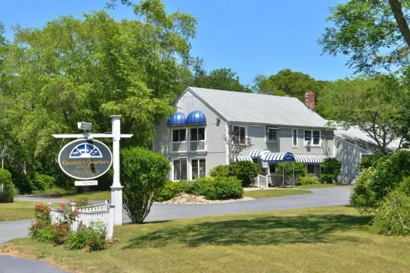 Captains Quarters Motel & Conference Center - Image 1