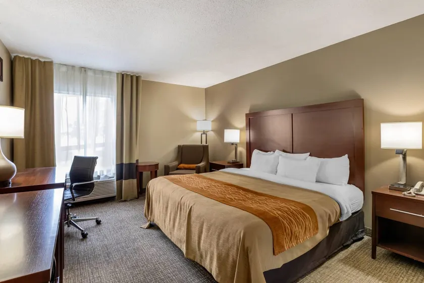 Comfort Inn Walcott near Davenport - Image 1