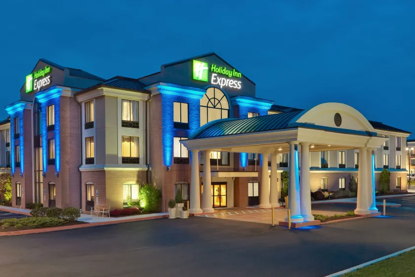 Holiday Inn Express and Suites Quakertown - Allentown Area by IHG - Image 1