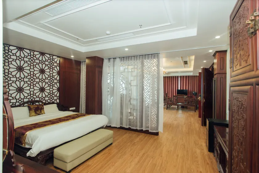 Hung Long Hotel - Image 1
