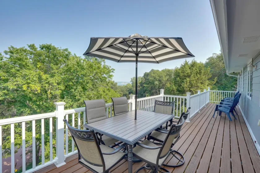 Family-friendly Lakeview Cottage w/ Deck & View - Image 1