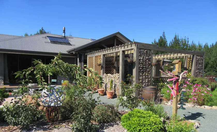 Redwood Valley B & B - Image 1