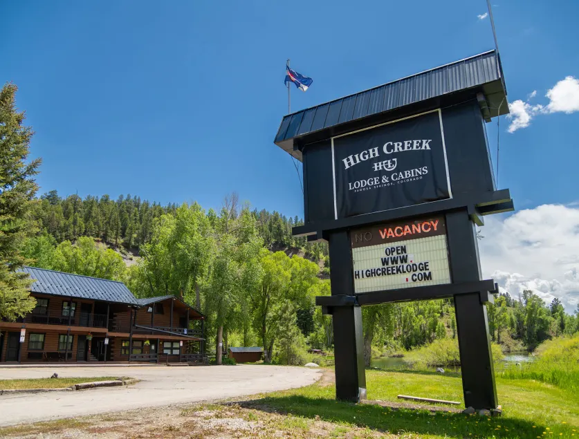 High Creek Lodge and Cabins - Image 1