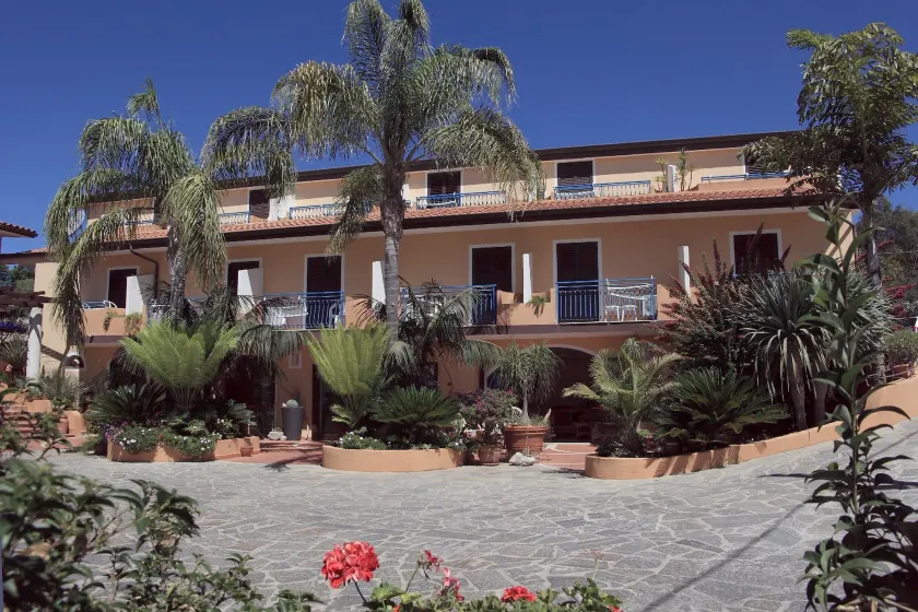 Hotel Grotticelle Ricadi - Image 1