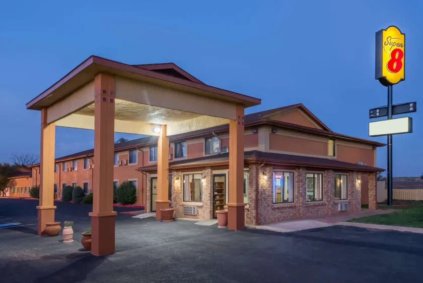 Super 8 by Wyndham Tucumcari - Image 1