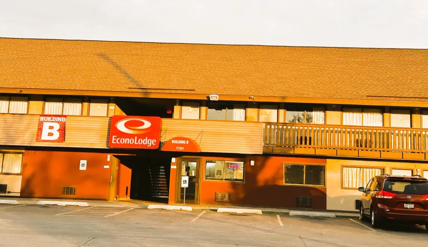 Econo Lodge South Holland - Chicago Southland - Image 1
