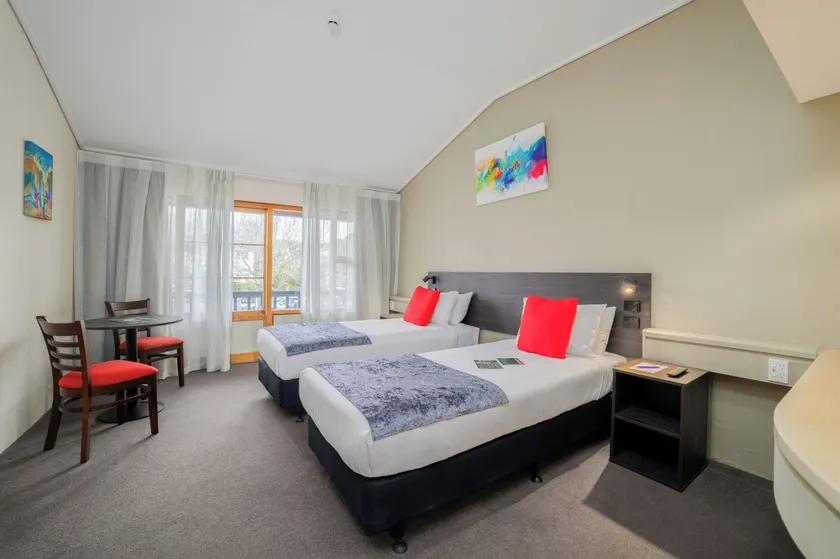  Carnmore Hotel Lower Hutt - Image 1