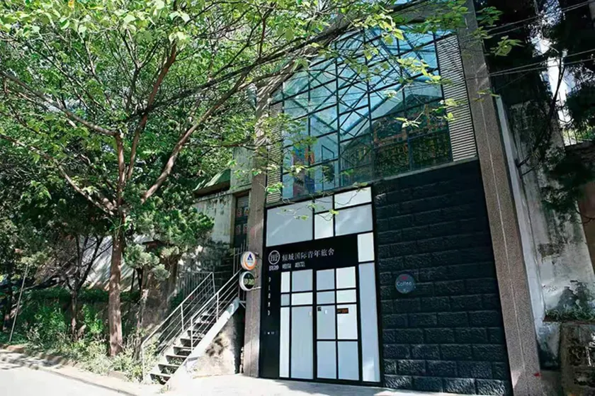 Kunming Upland International Youth Hostel ,near the city center ,2 mins walk to the subway, 2 mins walk to the Green Lake, Close to Yuan tong Temple, Old street, Yunnan University, convenient payment and visa cards are accepted - Image 1