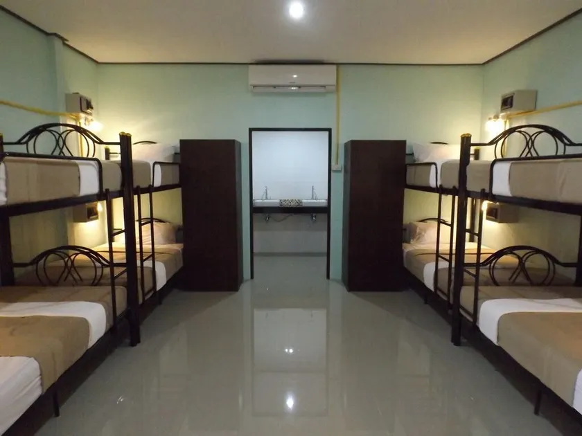 Lanta Long Beach Hostel - Image 1