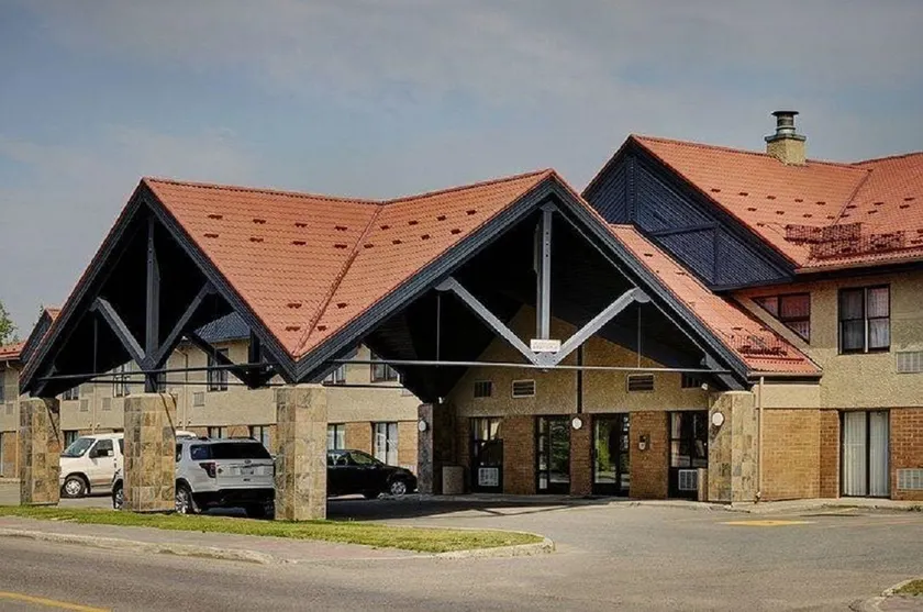 Thompson's Best Value Inn & Suites - Image 1