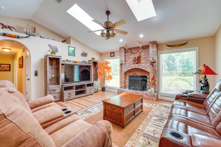 Welcoming Home w/ Yard on 20 Acres in High Springs - Image 1