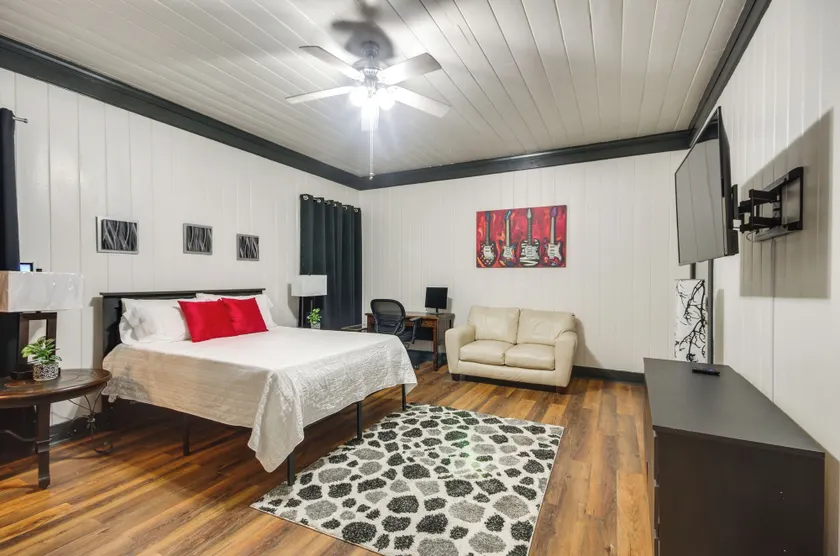 Modern Couple's Retreat in Greenwood! - Image 1