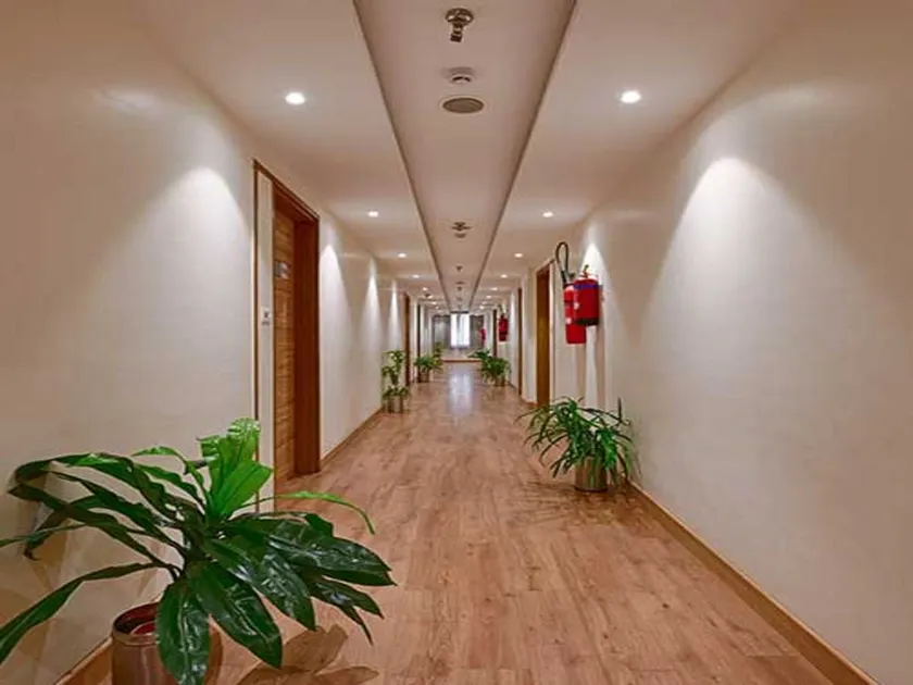 Hotel Page One - Interior entrance