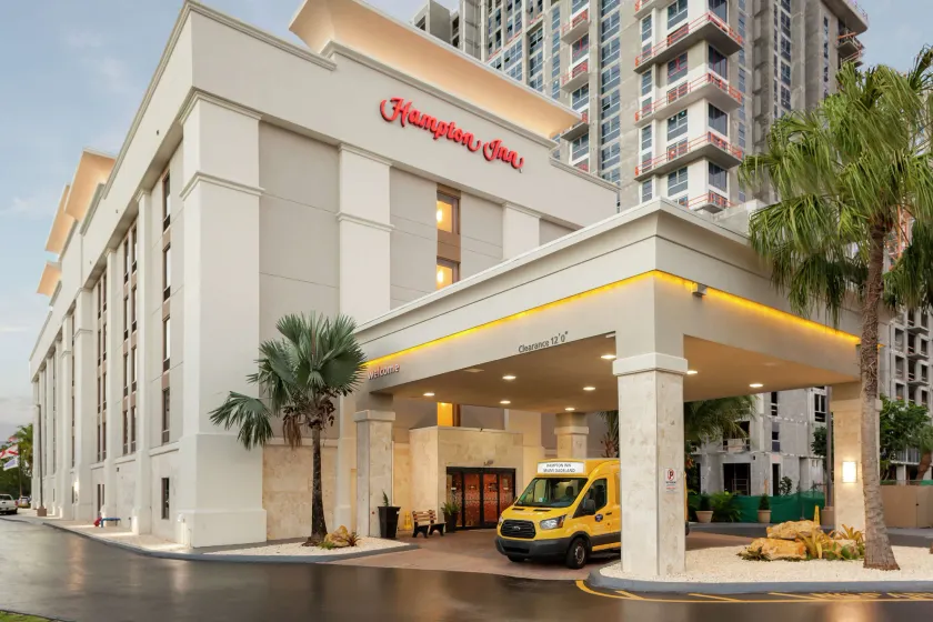 Hampton Inn Miami Dadeland - Image 1