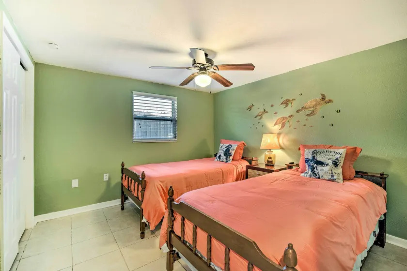 Sun-soaked Hudson Getaway w/ Canal Access! - Room