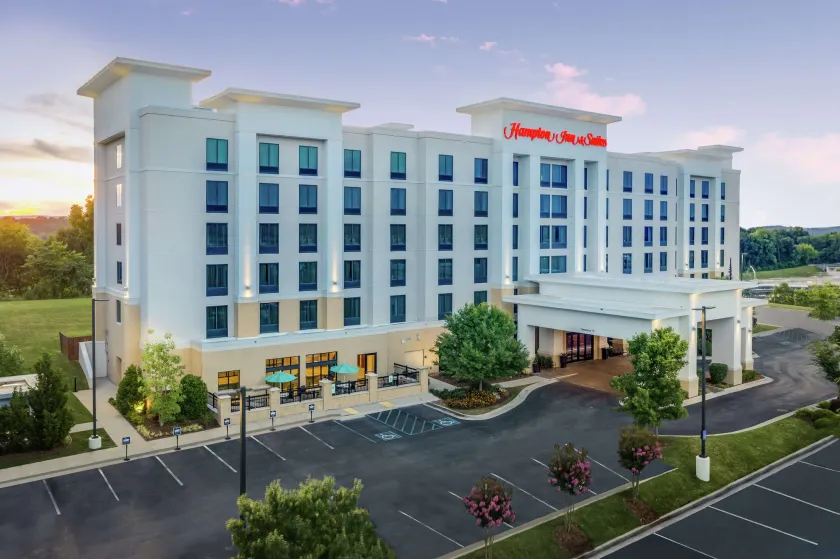 Hampton Inn & Suites Chattanooga/Hamilton Place - Image 1
