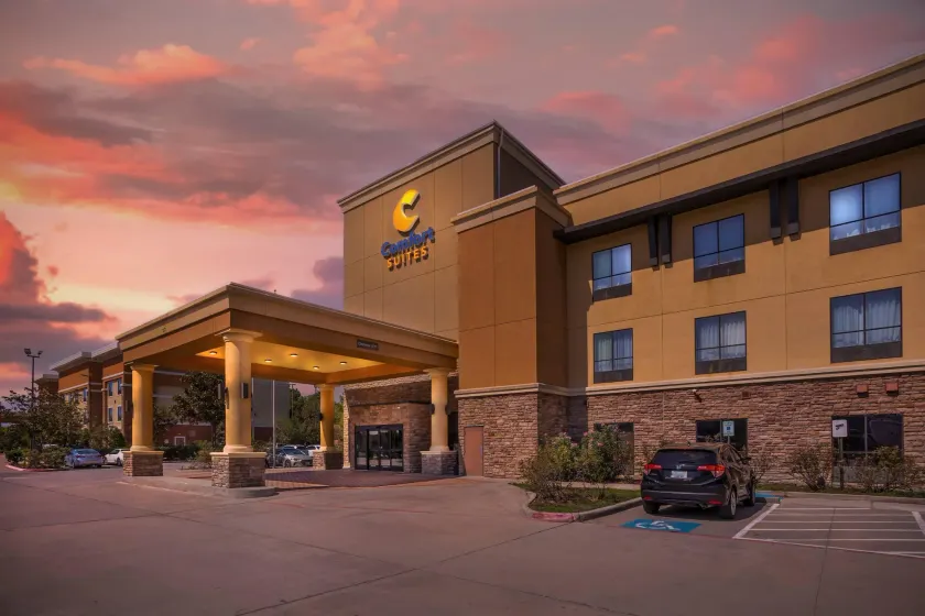 Comfort Suites Old Town Spring - Image 1