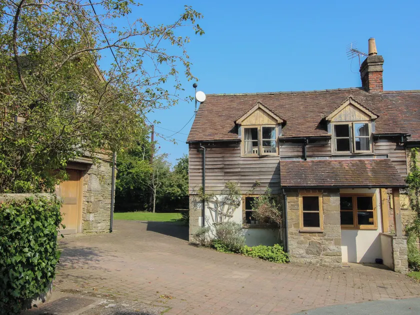 New Inn Cottage - Image 1