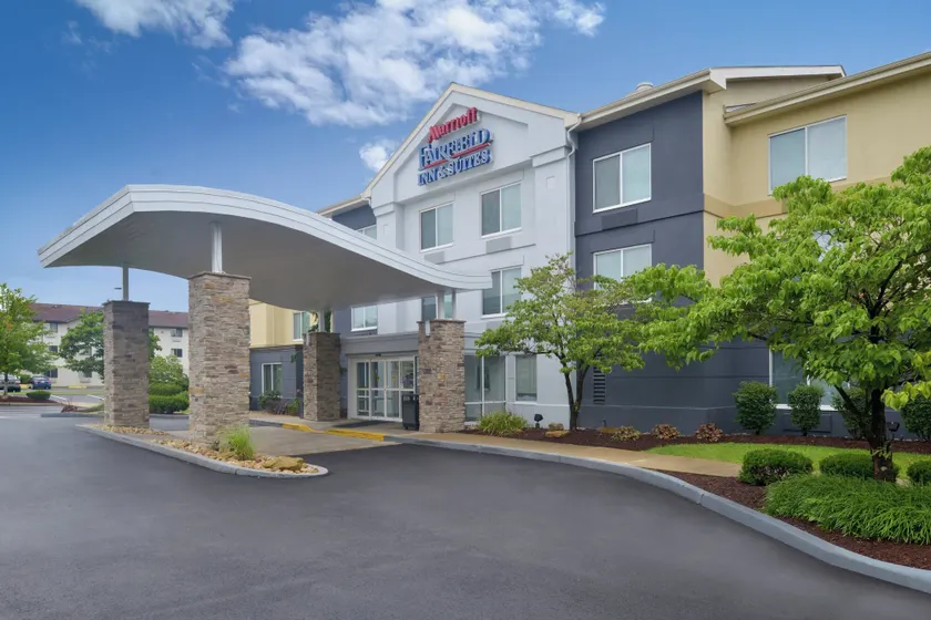 Fairfield Inn & Suites by Marriott Pittsburgh New Stanton - Image 1