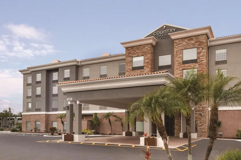 Country Inn & Suites by Radisson, RJ Stadium - Tampa Airport East - Image 1
