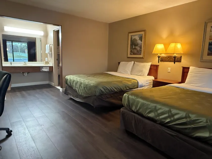 Paris Inn and Suites - Image 1