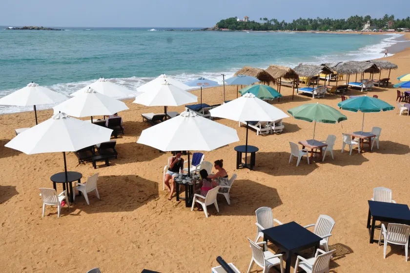SURF UNA BEACH HOTEL - Image 1