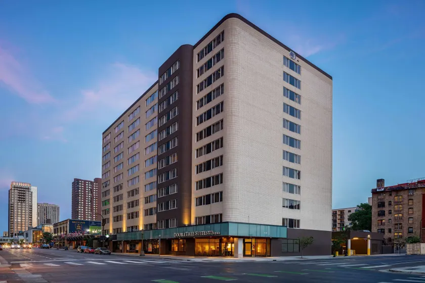 DoubleTree Suites by Hilton Minneapolis Downtown - Image 1