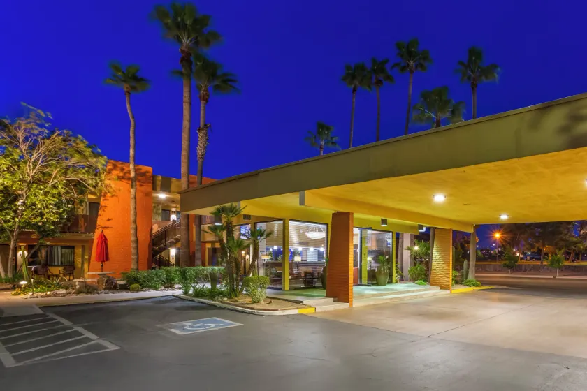 Royal Sun Hotel & Suites - Image 1