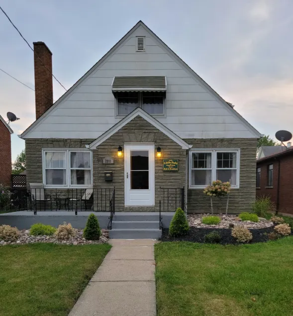 The Little Italy of Niagara Falls Bed & Breakfast - Image 1