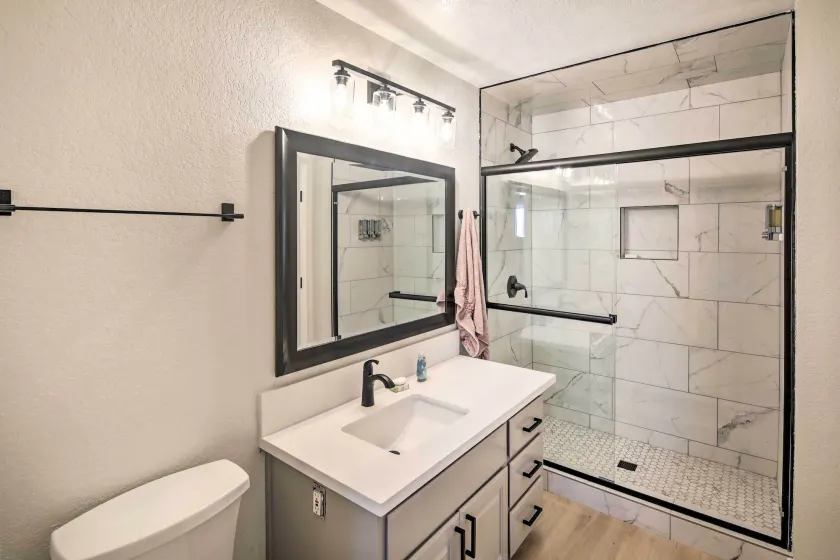 Modern Lake Havasu Retreat: Lake & Mountain Views! - Interiør