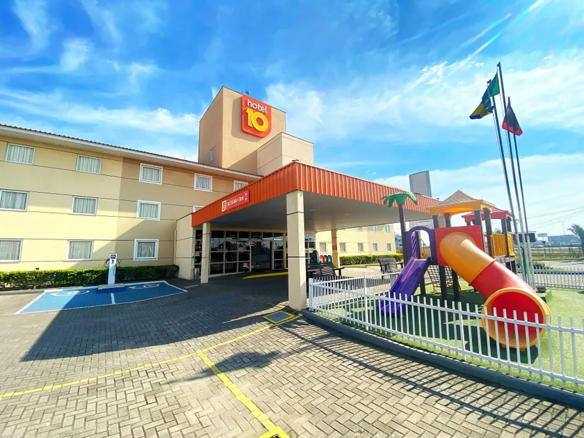 Hotel 10 Itajai/Navegantes - Image 1
