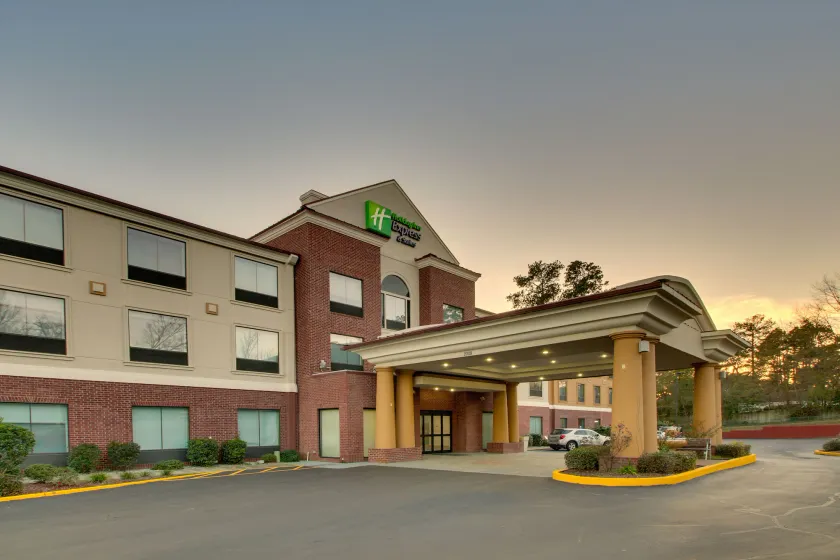 Holiday Inn Express & Suites Laurel by IHG - Image 1