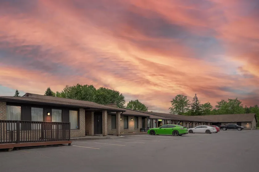SureStay Hotel by Best Western Kemptville - Image 1