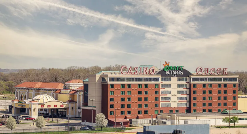 Casino Queen Hotel - Image 1